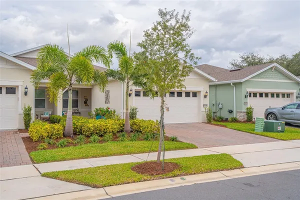 Property Slideshow image 2 of 60 | 13615 splashing isla dr, Winter Garden, FL, 34787