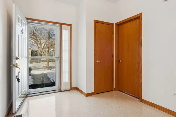 Property Slideshow image 2 of 33 | 21050 w aspen ln, Plainfield, IL, 60544