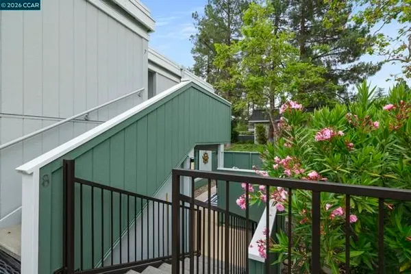 Property Slideshow image 2 of 42 | 1100 singingwood ct 8, Walnut Creek, CA, 94595