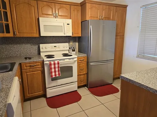 Property Slideshow image 3 of 14 | 1001 colony point cir 305, Pembroke Pines, FL, 33026