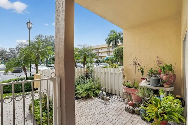 Property Slideshow image 3 of 31 | 7635 southampton ter 117, Tamarac, FL, 33321