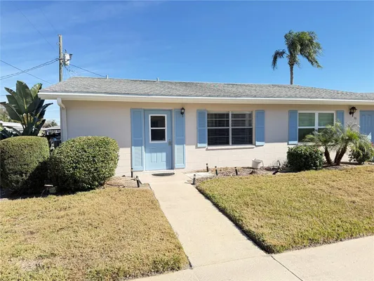 Property Slideshow image 2 of 29 | 402 dorchester pl apt 40, Sun City Center, FL, 33573