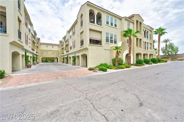 Property Slideshow image 2 of 45 | 2555 hampton rd 3206, Henderson, NV, 89052