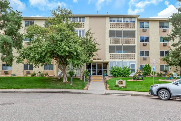 Property Slideshow image 2 of 44 | 3164 s wheeling way apt 306, Aurora, CO, 80014