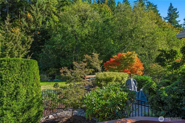 Property Slideshow image 3 of 33 | 14613 knoll park ct, Bonney Lake, WA, 98391