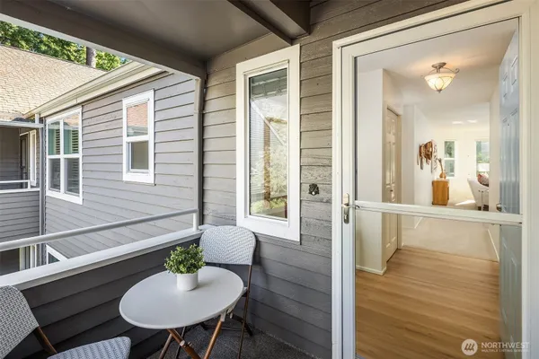 Property Slideshow image 3 of 32 | 4125 221st pl 2093, Issaquah, WA, 98029