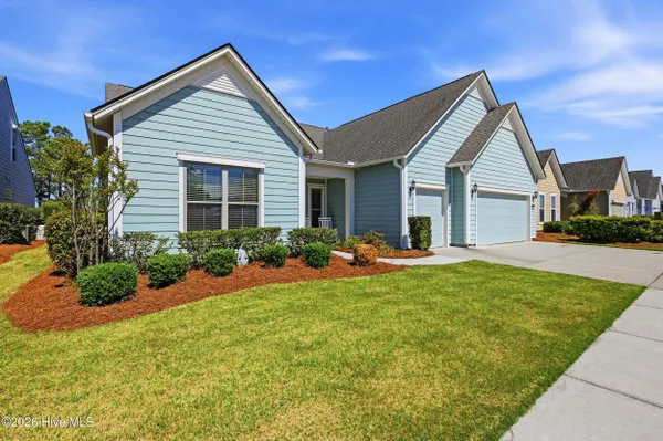 Property Slideshow image 3 of 62 | 627 lyrebird ave, Wilmington, NC, 28412