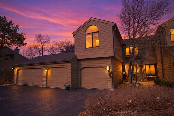 Property Slideshow image 3 of 55 | 328 indian pt 328, Lake Barrington, IL, 60010