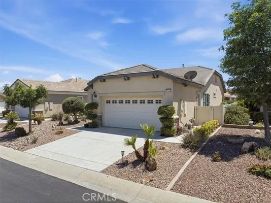 Property Slideshow image 3 of 39 | 19423 crystal springs ln, Apple Valley, CA, 92308