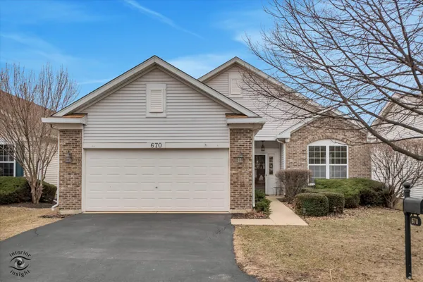 Property Slideshow image 2 of 28 | 670 s wellston ln, Romeoville, IL, 60446