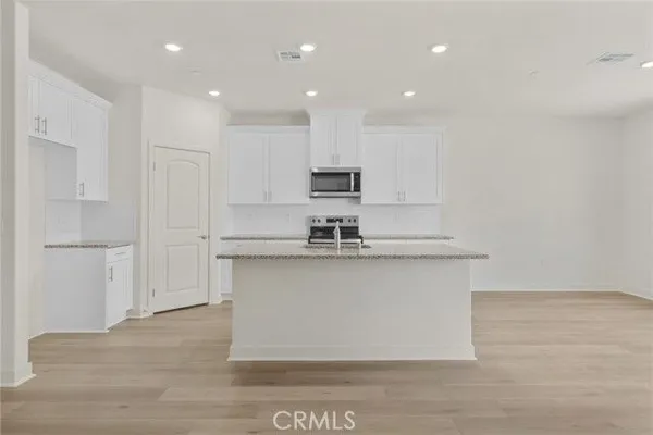 Property Slideshow image 3 of 7 | 14791 indigo rd, Apple Valley, CA, 92307