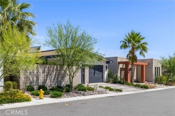 Property Slideshow image 3 of 62 | 484 fountain dr, Palm Springs, CA, 92262