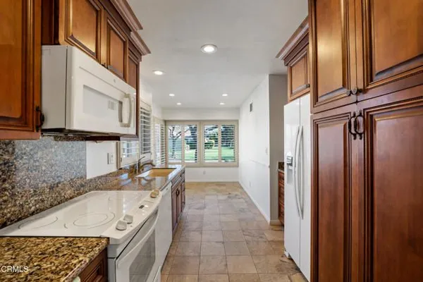 Property Slideshow image 3 of 41 | 7115 village 7 7, Camarillo, CA, 93012