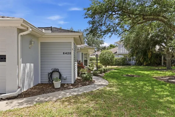 Property Slideshow image 2 of 38 | 6420 carrington cir 35, Sarasota, FL, 34238