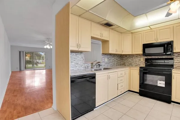 Property Slideshow image 2 of 31 | 2006 granada dr n2, Coconut Creek, FL, 33066