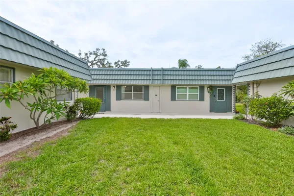 Property Slideshow image 3 of 65 | 1811 bedford ln 153, Sun City Center, FL, 33573