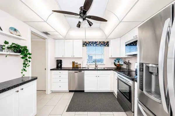 Property Slideshow image 2 of 45 | 4725 cove cir 808, St Petersburg, FL, 33708
