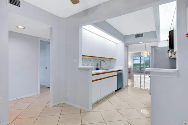 Property Slideshow image 3 of 33 | 1606 abaco dr e4, Coconut Creek, FL, 33066
