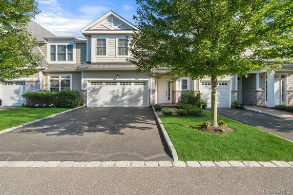 Property Slideshow image 2 of 48 | 46102 silver birch ln, Oyster Bay, NY, 11803