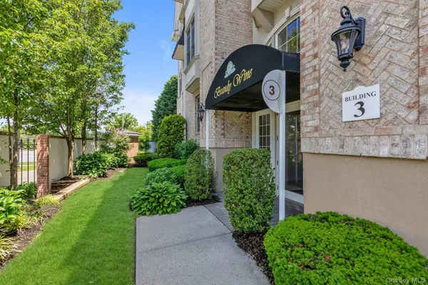 Property Slideshow image 2 of 28 | 236 roosevelt way 3306, Hempstead, NY, 11590
