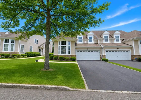 Property Slideshow image 3 of 35 | 27 toni ct, Brookhaven, NY, 11934