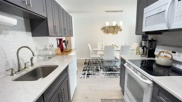 Property Slideshow image 2 of 49 | 1069 newport q # 1069, Deerfield Beach, FL, 33442