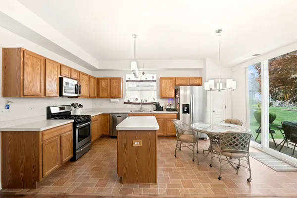 Property Slideshow image 2 of 19 | 11724 tanglewood ln, Huntley, IL, 60142