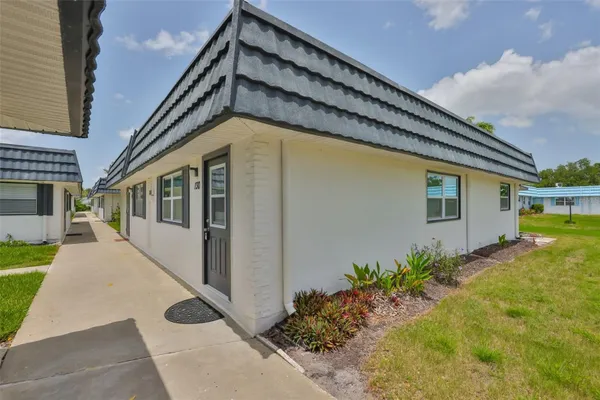 Property Slideshow image 3 of 53 | 301 kings blvd 130, Sun City Center, FL, 33573