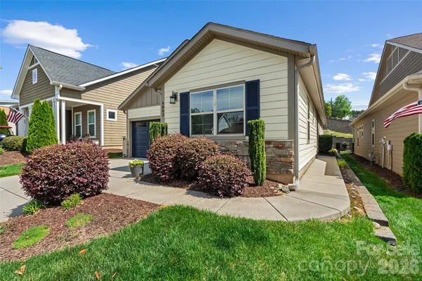 Property Slideshow image 3 of 41 | 4803 looking glass trl, Denver, NC, 28037