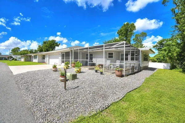 Property Slideshow image 3 of 71 | 4789 squire hollow dr, Lakeland, FL, 33811
