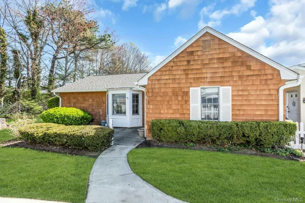 Property Slideshow image 2 of 24 | 168 revere dr, Islip, NY, 11782