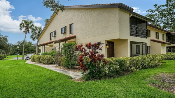 Property Slideshow image 2 of 36 | 5785 gardens dr # 5785, Sarasota, FL, 34243