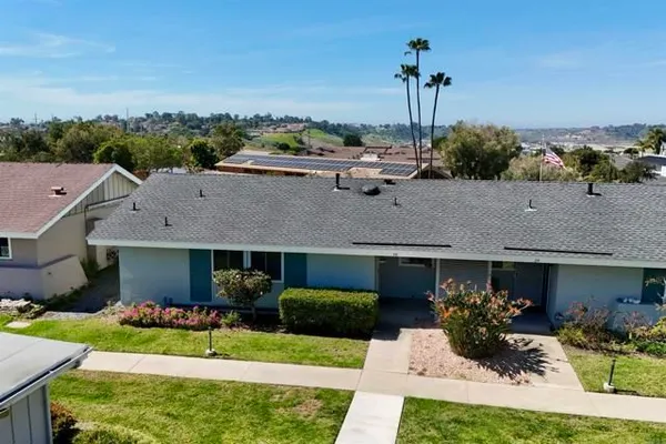 Property Slideshow image 2 of 45 | 3685 vista campana 30, Oceanside, CA, 92057