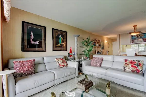 Property Slideshow image 3 of 28 | 6268 palma del mar blvd s apt 213, St Petersburg, FL, 33715