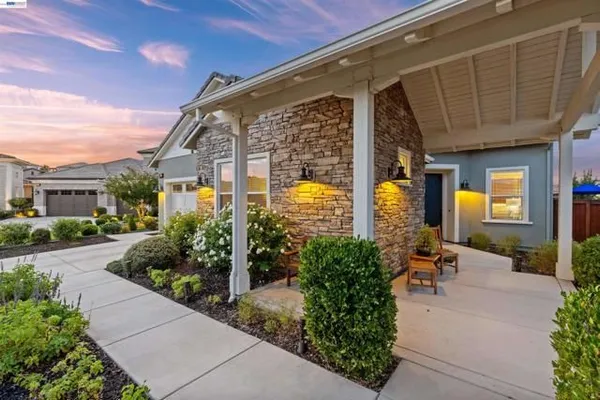 Property Slideshow image 2 of 60 | 2062 reserva ct, Brentwood (Cc), CA, 94513