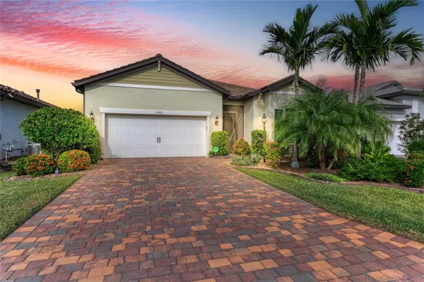 Property Slideshow image 2 of 85 | 17631 colebrook cir, Lakewood Ranch, FL, 34202