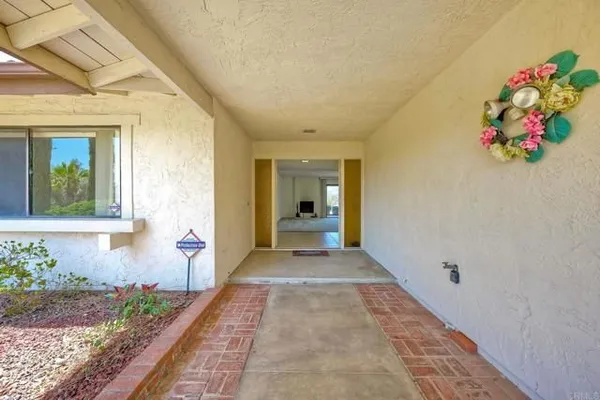 Property Slideshow image 3 of 38 | 12602 senda acantilada, San Diego, CA, 92128