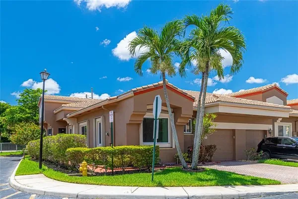 Property Slideshow image 2 of 39 | 10152 lombardy dr # 10152, Tamarac, FL, 33321