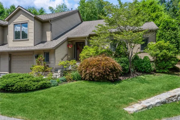 Property Slideshow image 2 of 23 | 900 heritage hls b, Somers, NY, 10589