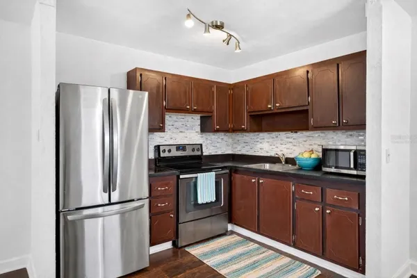 Property Slideshow image 3 of 34 | 1801 bedford ln 27, Sun City Center, FL, 33573