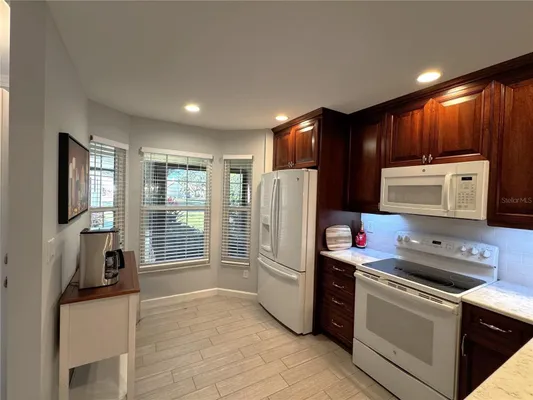 Property Slideshow image 3 of 21 | 1109 madeira dr, Palm Harbor, FL, 34684