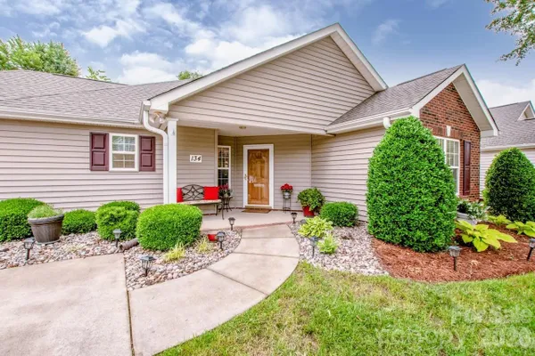 Property Slideshow image 2 of 34 | 134 ashwood ln, Mooresville, NC, 28117