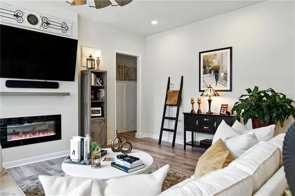 Property Slideshow image 3 of 48 | 1501 acadian dr c, Suffolk, VA, 23434