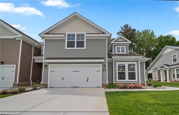 Property Slideshow image 2 of 27 | 4607 longleaf pl, Chesapeake, VA, 23321