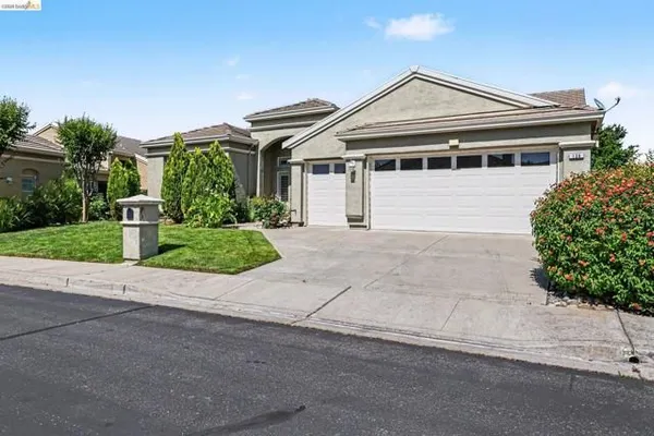 Property Slideshow image 2 of 25 | 136 scarlet way, Brentwood (Cc), CA, 94513