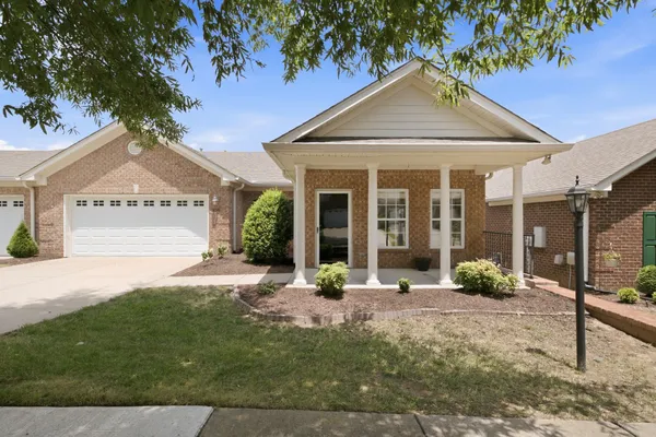 Property Slideshow image 2 of 29 | 215 wrennewood ln, Franklin, TN, 37064