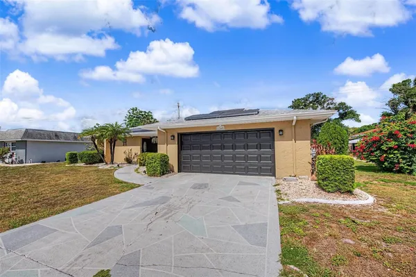 Property Slideshow image 3 of 43 | 1242 w del webb blvd, Sun City Center, FL, 33573