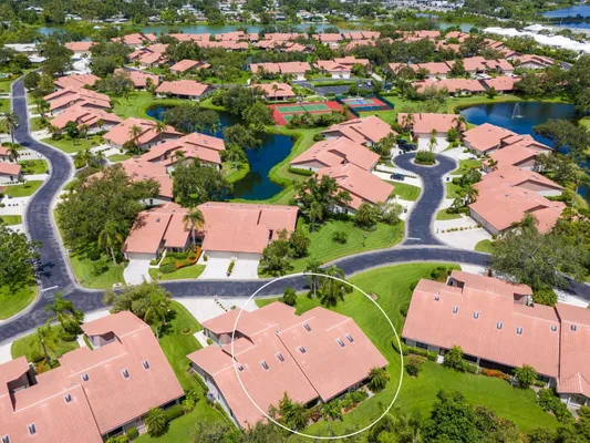 Property Slideshow image 3 of 44 | 4004 wilshire cir 89, Sarasota, FL, 34238