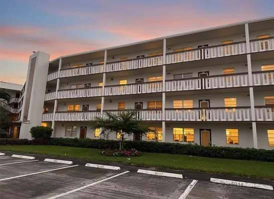 Property Slideshow image 2 of 13 | 3041 hythe c # 3041, Boca Raton, FL, 33434