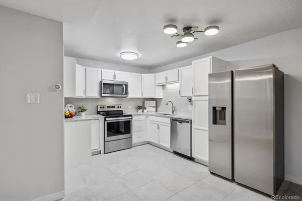 Property Slideshow image 2 of 50 | 650 s alton way 10a, Denver, CO, 80247